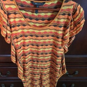 Cute BCBG knit shirt dress with sleeves